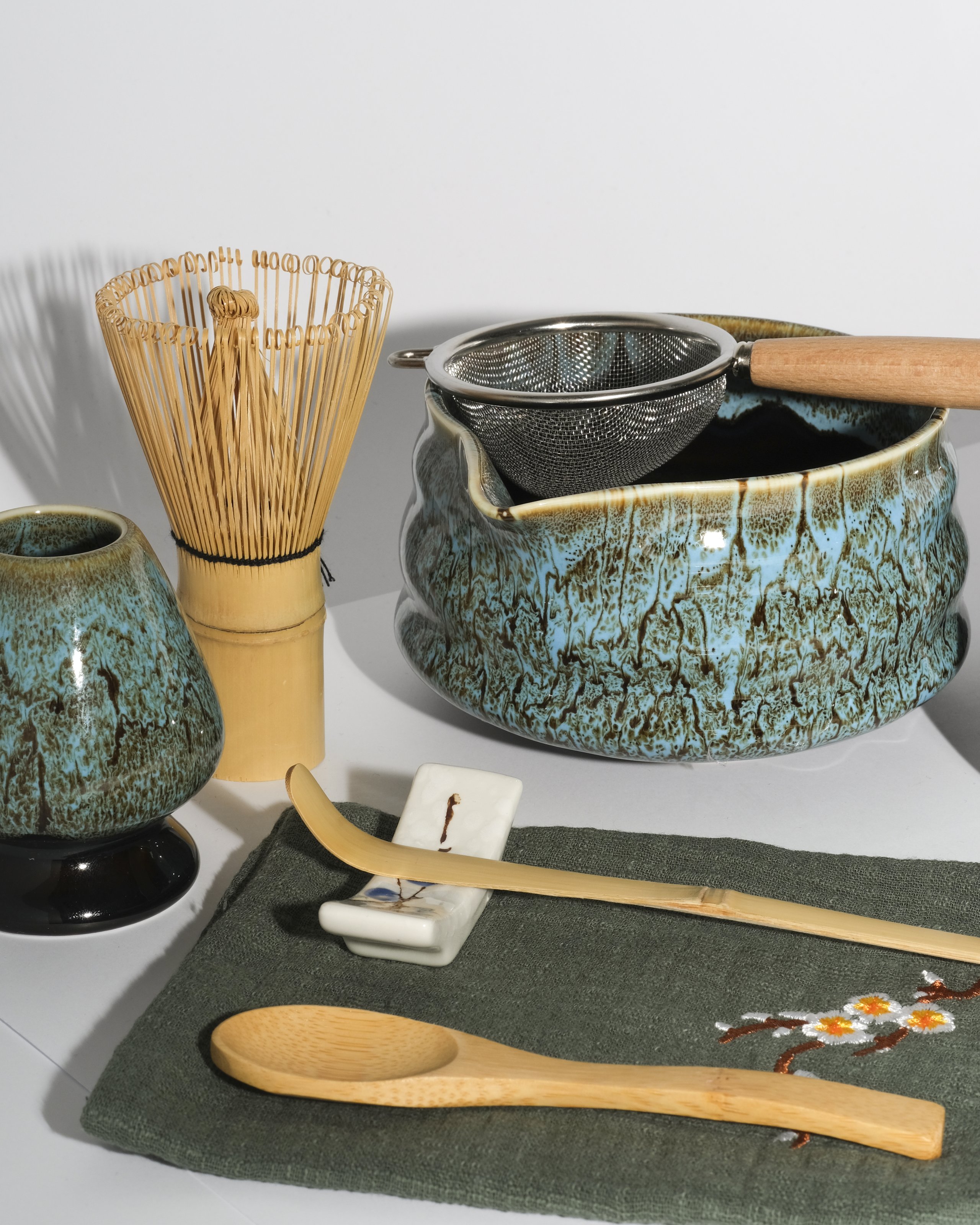 Prémiový Matcha Ceremoniálny Set – 8-dielna sada s glazovanou keramikou