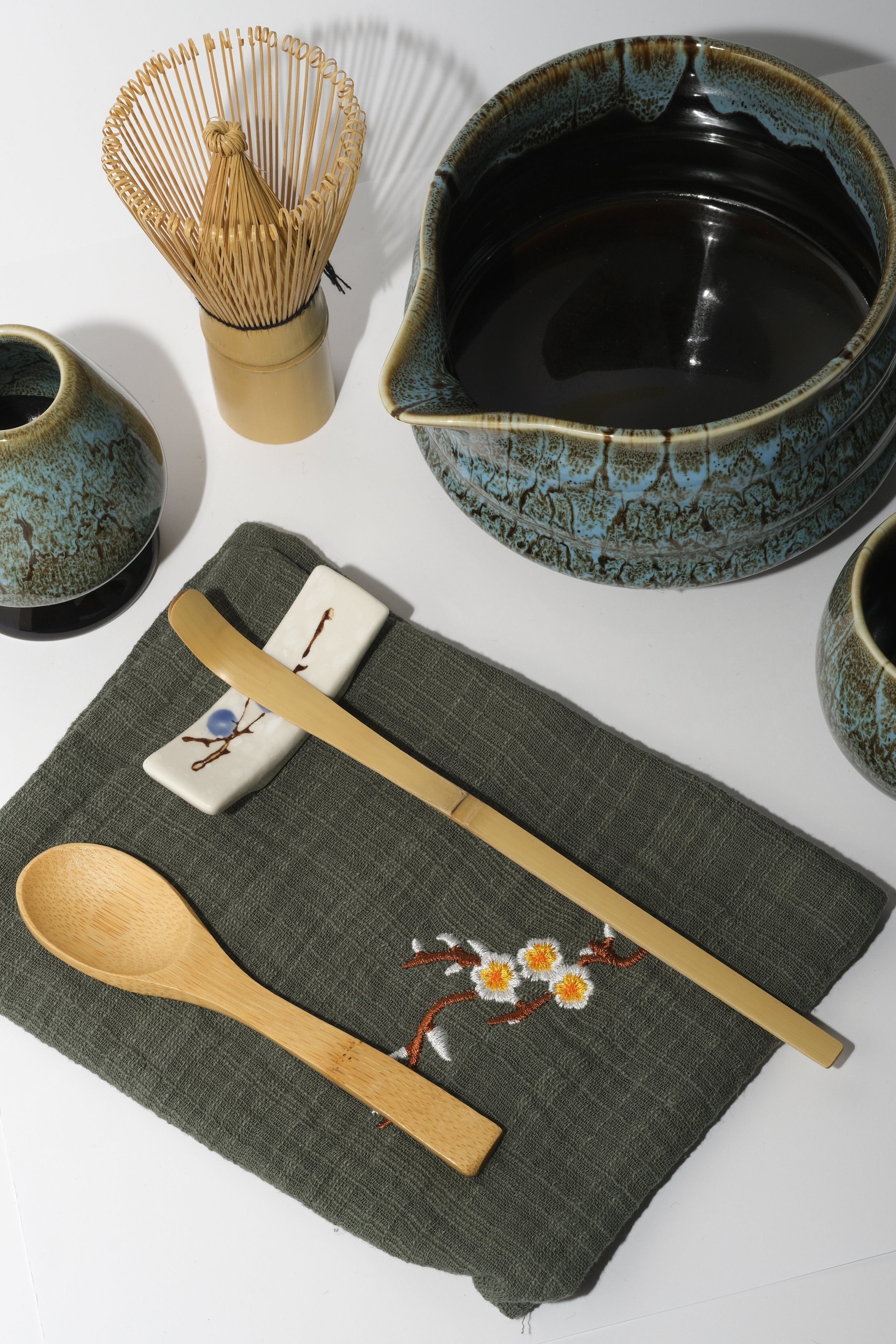 Prémiový Matcha Ceremoniálny Set – 8-dielna sada s glazovanou keramikou